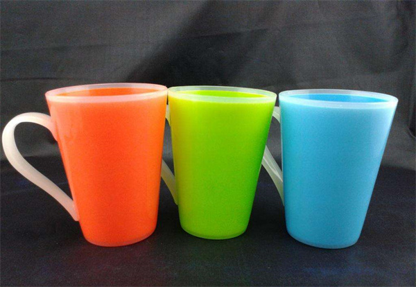 塑料杯子的外观颜色检测，选用色差仪！