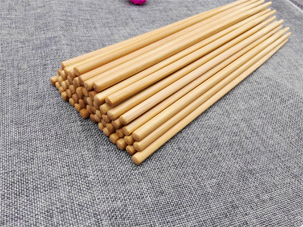 检测竹筷表面的光泽度，使用光泽度仪！ 　　