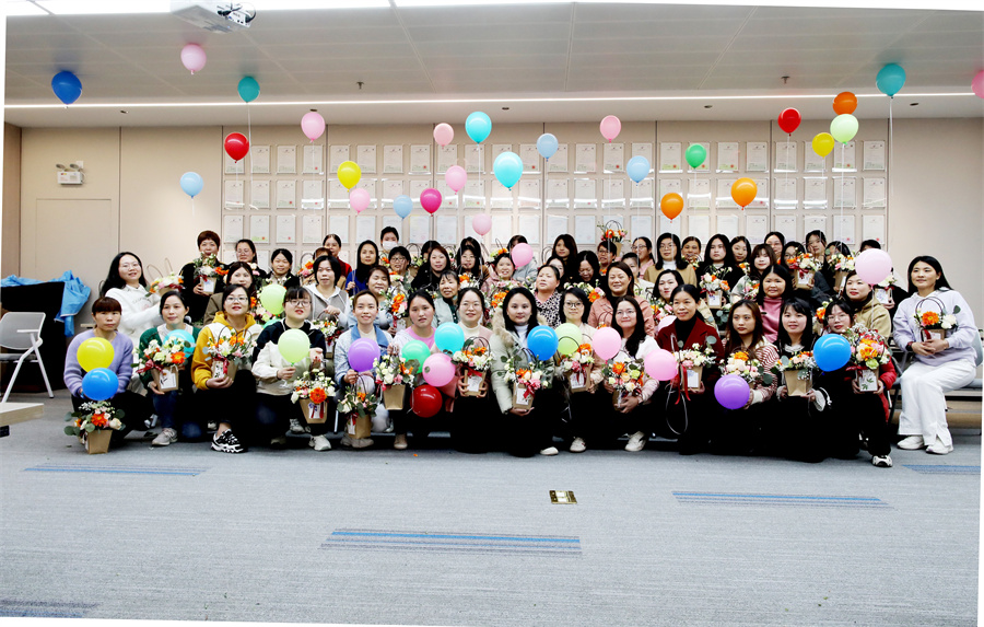 迎‘38‘国际妇女节，三恩时举行插花活动